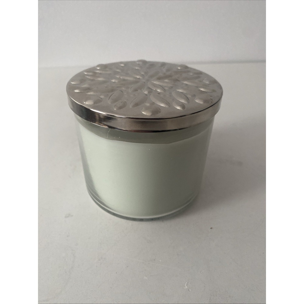 Bath & Body Works 3-Wick Scented Candle Vanilla Birch - Picture 4 of 6